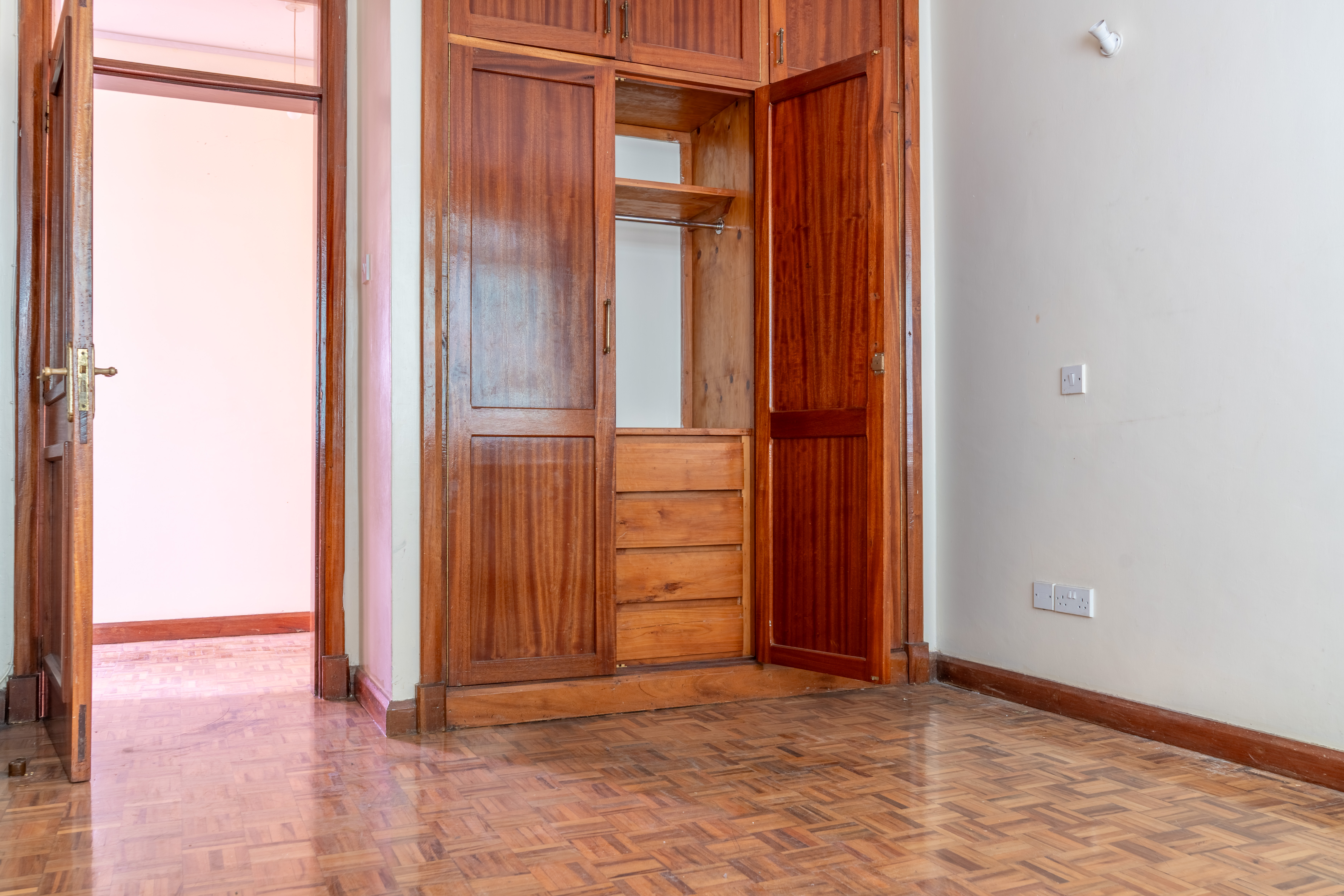 Kenton Court - Image 3